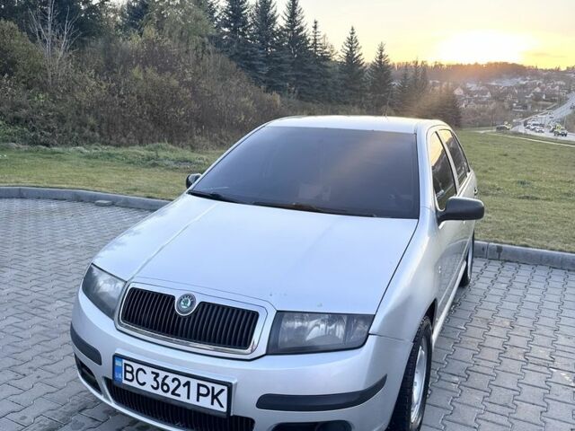 Сірий Шкода Фабія, об'ємом двигуна 1.2 л та пробігом 322 тис. км за 3150 $, фото 1 на Automoto.ua