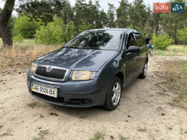 Серый Шкода Фабия, объемом двигателя 1.2 л и пробегом 240 тыс. км за 2800 $, фото 1 на Automoto.ua