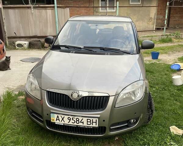 Серый Шкода Фабия, объемом двигателя 1.2 л и пробегом 114 тыс. км за 4500 $, фото 1 на Automoto.ua