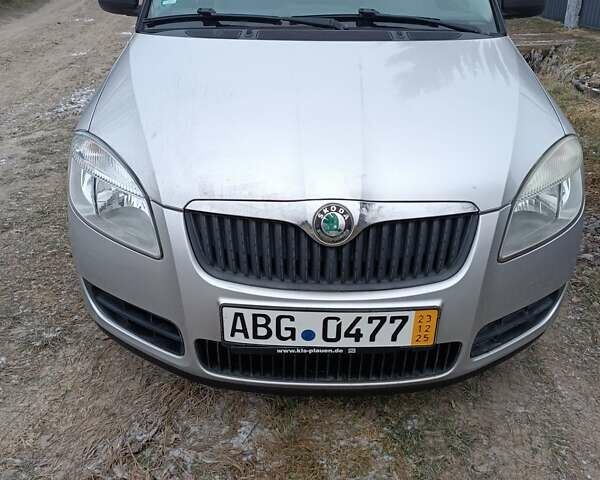 Серый Шкода Фабия, объемом двигателя 1.2 л и пробегом 102 тыс. км за 3799 $, фото 1 на Automoto.ua