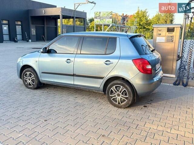 Серый Шкода Фабия, объемом двигателя 1.2 л и пробегом 181 тыс. км за 4500 $, фото 1 на Automoto.ua