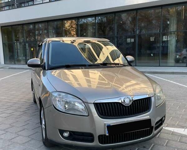 Сірий Шкода Фабія, об'ємом двигуна 1.4 л та пробігом 260 тис. км за 4299 $, фото 1 на Automoto.ua