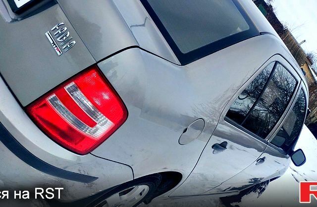 Сірий Шкода Фабія, об'ємом двигуна 1.2 л та пробігом 250 тис. км за 4000 $, фото 1 на Automoto.ua