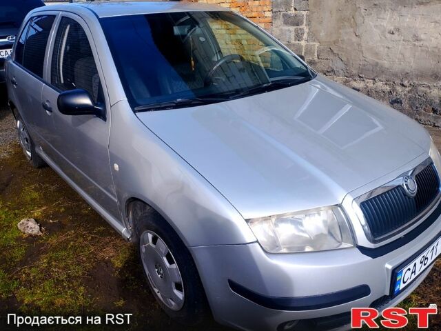 Серый Шкода Фабия, объемом двигателя 1.2 л и пробегом 110 тыс. км за 3800 $, фото 1 на Automoto.ua