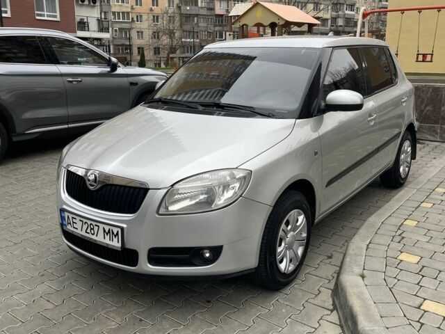 Серый Шкода Фабия, объемом двигателя 1.4 л и пробегом 208 тыс. км за 5500 $, фото 1 на Automoto.ua