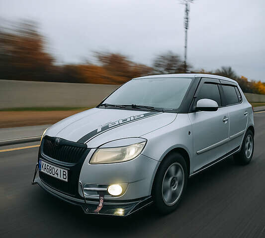 Сірий Шкода Фабія, об'ємом двигуна 1.4 л та пробігом 351 тис. км за 4200 $, фото 1 на Automoto.ua