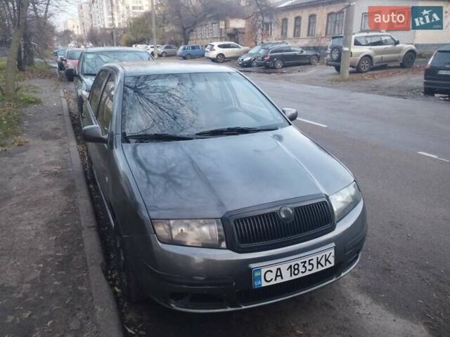 Серый Шкода Фабия, объемом двигателя 1.2 л и пробегом 399 тыс. км за 2200 $, фото 1 на Automoto.ua