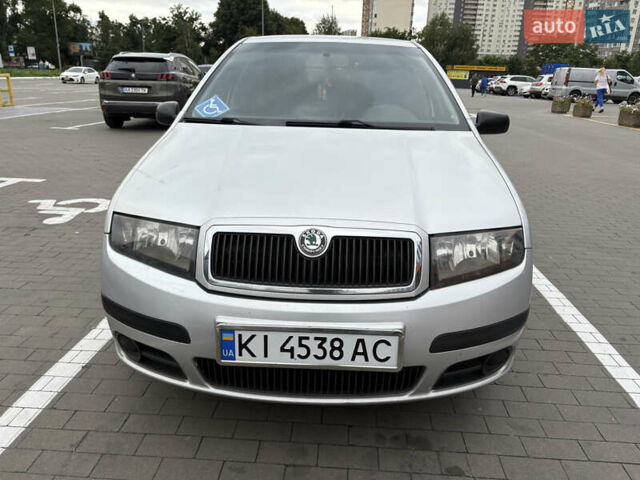 Серый Шкода Фабия, объемом двигателя 1.2 л и пробегом 318 тыс. км за 4500 $, фото 1 на Automoto.ua