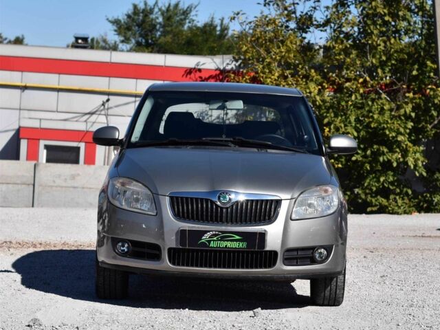 Серый Шкода Фабия, объемом двигателя 1.4 л и пробегом 201 тыс. км за 5450 $, фото 1 на Automoto.ua