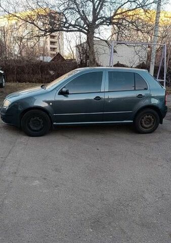 Серый Шкода Фабия, объемом двигателя 1.2 л и пробегом 275 тыс. км за 3700 $, фото 1 на Automoto.ua