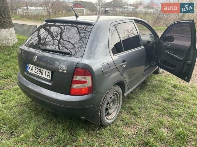 Сірий Шкода Фабія, об'ємом двигуна 1.2 л та пробігом 145 тис. км за 3900 $, фото 1 на Automoto.ua