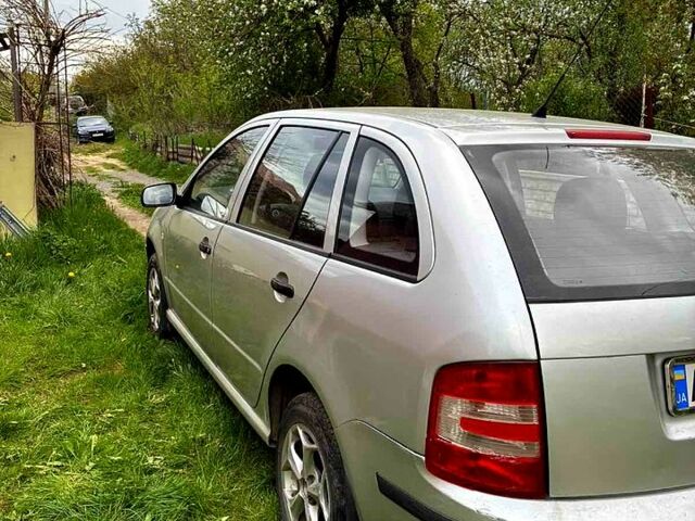 Сірий Шкода Фабія, об'ємом двигуна 1.2 л та пробігом 300 тис. км за 3000 $, фото 1 на Automoto.ua