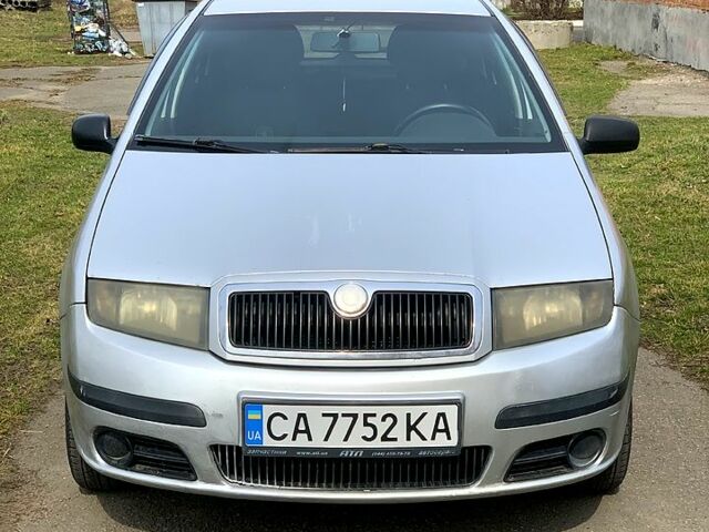 Серый Шкода Фабия, объемом двигателя 1.2 л и пробегом 352 тыс. км за 2650 $, фото 1 на Automoto.ua