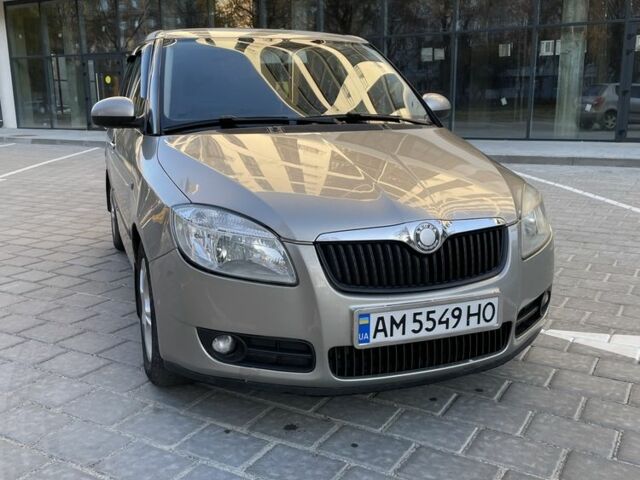 Сірий Шкода Фабія, об'ємом двигуна 1.4 л та пробігом 260 тис. км за 4299 $, фото 1 на Automoto.ua