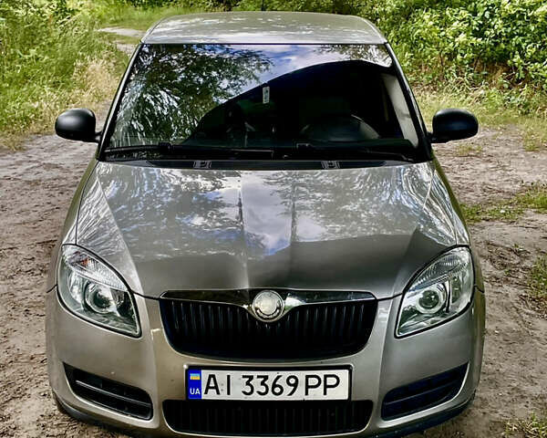 Сірий Шкода Фабія, об'ємом двигуна 1.2 л та пробігом 286 тис. км за 4000 $, фото 1 на Automoto.ua