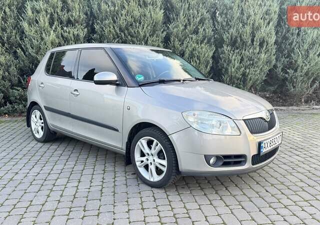 Серый Шкода Фабия, объемом двигателя 1.6 л и пробегом 198 тыс. км за 5900 $, фото 1 на Automoto.ua