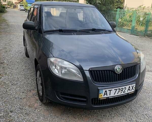 Серый Шкода Фабия, объемом двигателя 1.2 л и пробегом 80 тыс. км за 4700 $, фото 1 на Automoto.ua