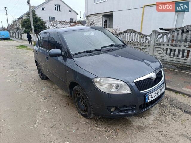 Серый Шкода Фабия, объемом двигателя 1.6 л и пробегом 250 тыс. км за 4300 $, фото 1 на Automoto.ua