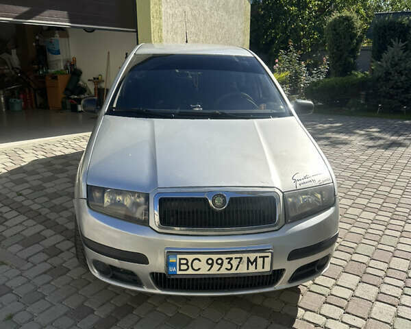 Сірий Шкода Фабія, об'ємом двигуна 1.2 л та пробігом 349 тис. км за 3200 $, фото 1 на Automoto.ua