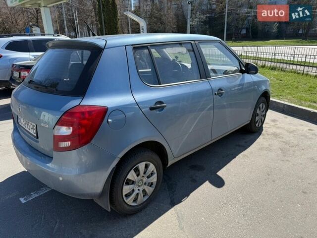 Серый Шкода Фабия, объемом двигателя 1.2 л и пробегом 84 тыс. км за 3800 $, фото 1 на Automoto.ua