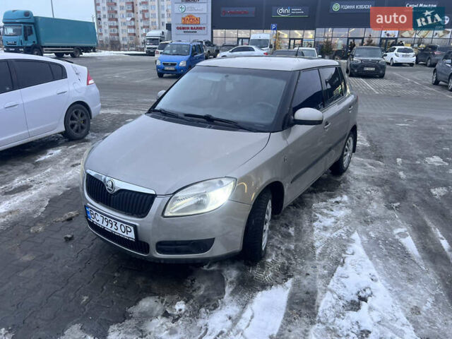 Серый Шкода Фабия, объемом двигателя 1.4 л и пробегом 389 тыс. км за 3700 $, фото 1 на Automoto.ua