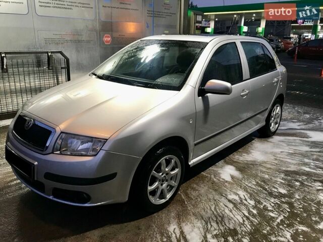 Сірий Шкода Фабія, об'ємом двигуна 1.39 л та пробігом 207 тис. км за 4000 $, фото 1 на Automoto.ua
