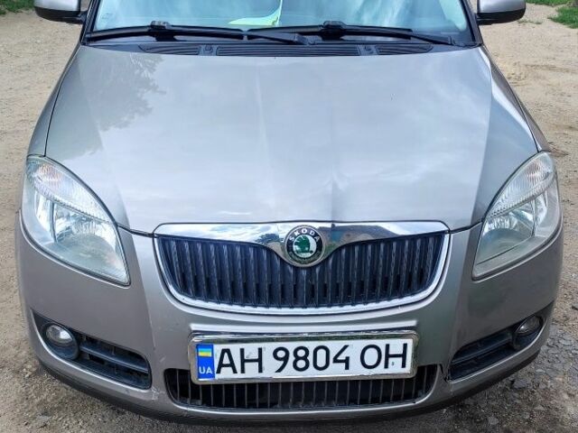 Серый Шкода Фабия, объемом двигателя 0 л и пробегом 250 тыс. км за 5550 $, фото 1 на Automoto.ua