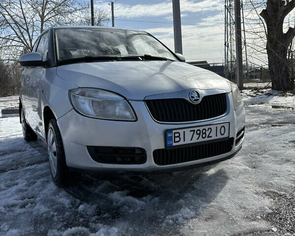 Серый Шкода Фабия, объемом двигателя 1.39 л и пробегом 282 тыс. км за 3800 $, фото 1 на Automoto.ua