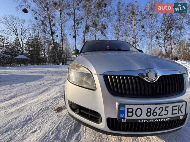 Серый Шкода Фабия, объемом двигателя 1.39 л и пробегом 241 тыс. км за 3900 $, фото 1 на Automoto.ua