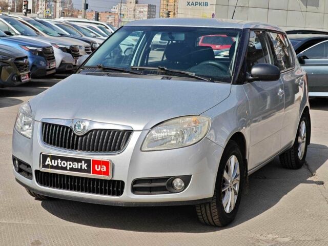 Серый Шкода Фабия, объемом двигателя 1.4 л и пробегом 214 тыс. км за 3990 $, фото 1 на Automoto.ua