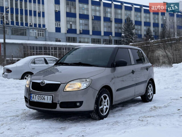 Сірий Шкода Фабія, об'ємом двигуна 1.2 л та пробігом 219 тис. км за 3400 $, фото 1 на Automoto.ua