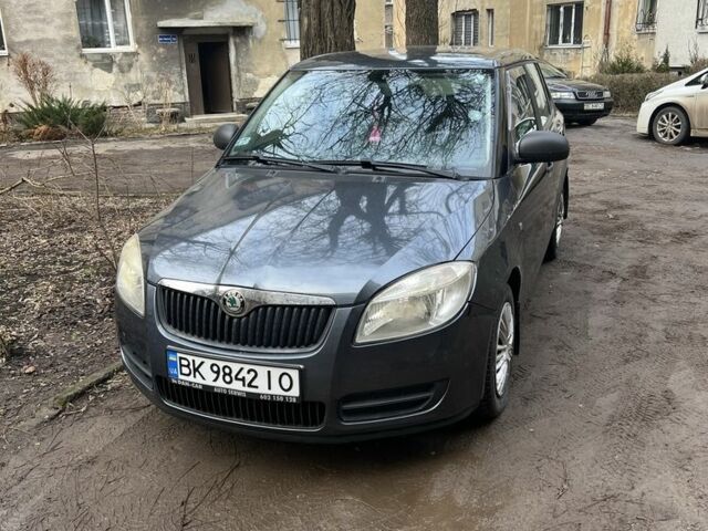 Серый Шкода Фабия, объемом двигателя 1.2 л и пробегом 220 тыс. км за 4200 $, фото 1 на Automoto.ua
