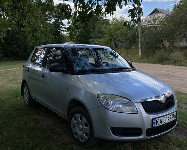 Серый Шкода Фабия, объемом двигателя 1.2 л и пробегом 200 тыс. км за 4750 $, фото 1 на Automoto.ua