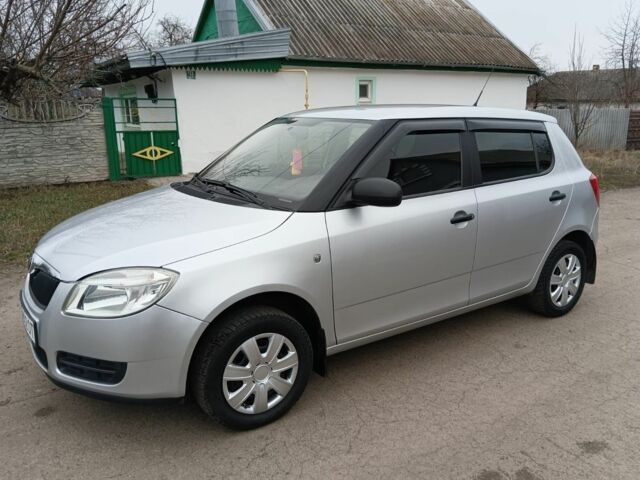 Серый Шкода Фабия, объемом двигателя 1.4 л и пробегом 186 тыс. км за 4450 $, фото 1 на Automoto.ua