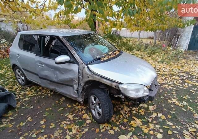 Серый Шкода Фабия, объемом двигателя 1.2 л и пробегом 270 тыс. км за 2500 $, фото 1 на Automoto.ua