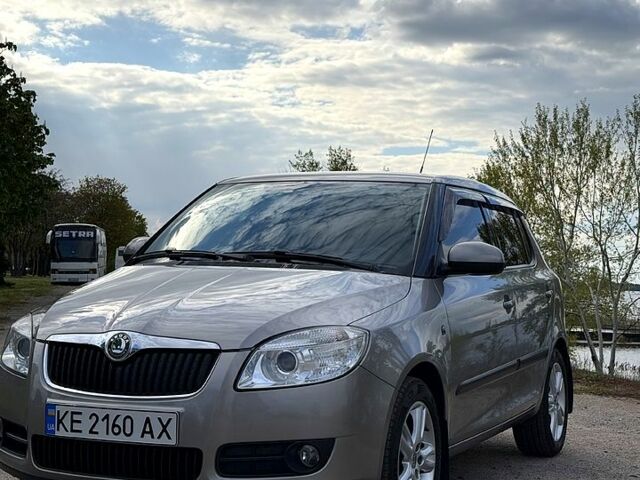 Серый Шкода Фабия, объемом двигателя 1.2 л и пробегом 118 тыс. км за 5700 $, фото 1 на Automoto.ua