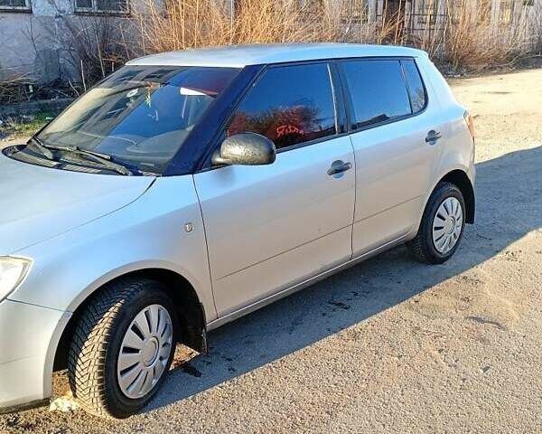Сірий Шкода Фабія, об'ємом двигуна 1.2 л та пробігом 305 тис. км за 3500 $, фото 1 на Automoto.ua