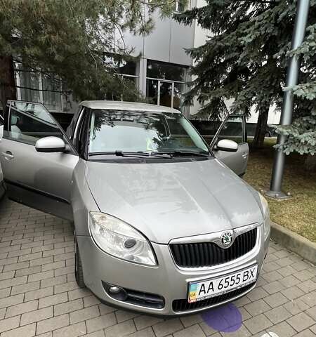 Сірий Шкода Фабія, об'ємом двигуна 1.6 л та пробігом 200 тис. км за 6500 $, фото 1 на Automoto.ua