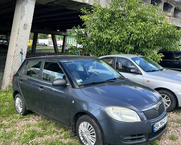 Серый Шкода Фабия, объемом двигателя 1.2 л и пробегом 226 тыс. км за 4300 $, фото 1 на Automoto.ua