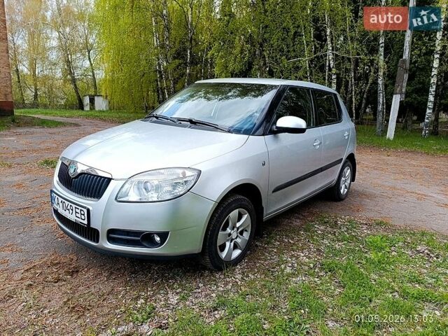 Серый Шкода Фабия, объемом двигателя 1.6 л и пробегом 179 тыс. км за 7850 $, фото 1 на Automoto.ua