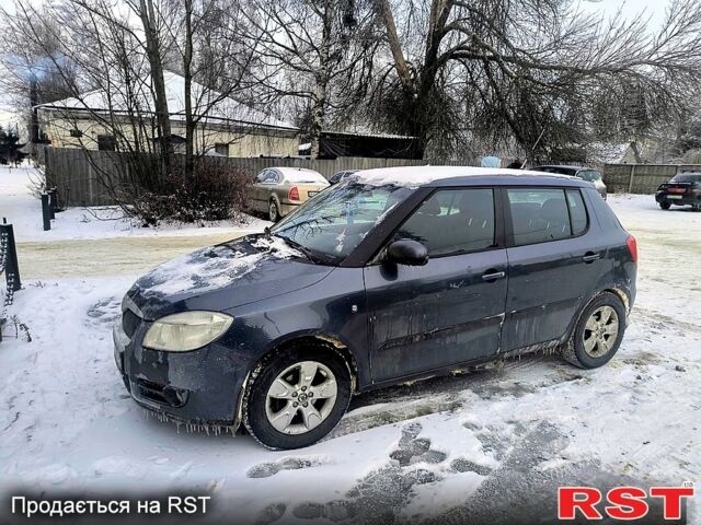 Серый Шкода Фабия, объемом двигателя 1.4 л и пробегом 24000 тыс. км за 5400 $, фото 1 на Automoto.ua