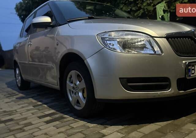 Серый Шкода Фабия, объемом двигателя 1.39 л и пробегом 318 тыс. км за 3700 $, фото 1 на Automoto.ua