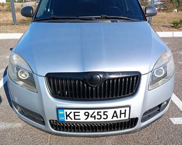 Серый Шкода Фабия, объемом двигателя 1.2 л и пробегом 220 тыс. км за 4200 $, фото 1 на Automoto.ua