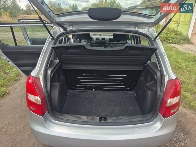 Серый Шкода Фабия, объемом двигателя 1.2 л и пробегом 160 тыс. км за 5200 $, фото 1 на Automoto.ua