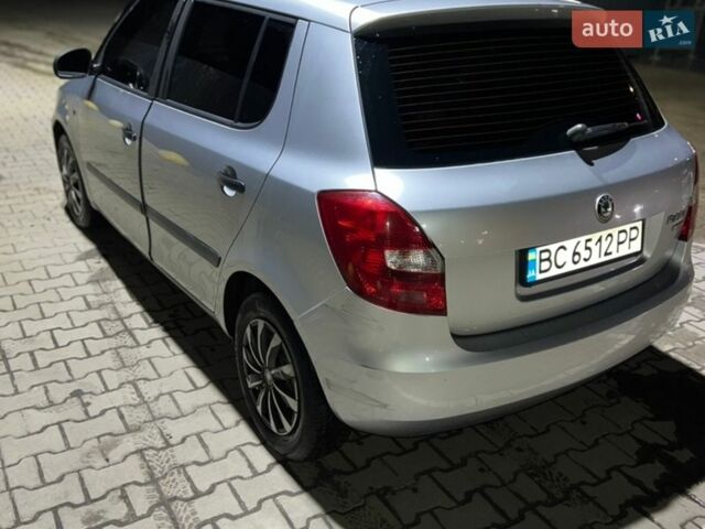 Серый Шкода Фабия, объемом двигателя 1.2 л и пробегом 205 тыс. км за 4000 $, фото 1 на Automoto.ua