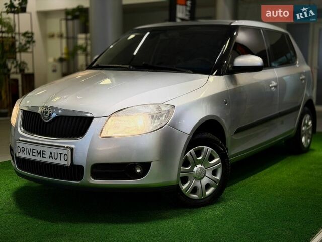 Серый Шкода Фабия, объемом двигателя 1.39 л и пробегом 120 тыс. км за 4599 $, фото 1 на Automoto.ua