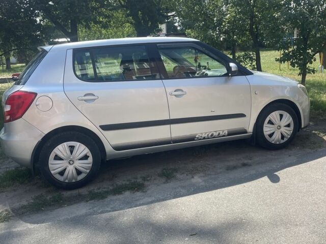 Сірий Шкода Фабія, об'ємом двигуна 1.2 л та пробігом 275 тис. км за 3590 $, фото 1 на Automoto.ua