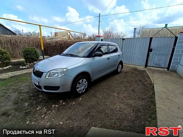 Серый Шкода Фабия, объемом двигателя 1.4 л и пробегом 186 тыс. км за 4450 $, фото 1 на Automoto.ua