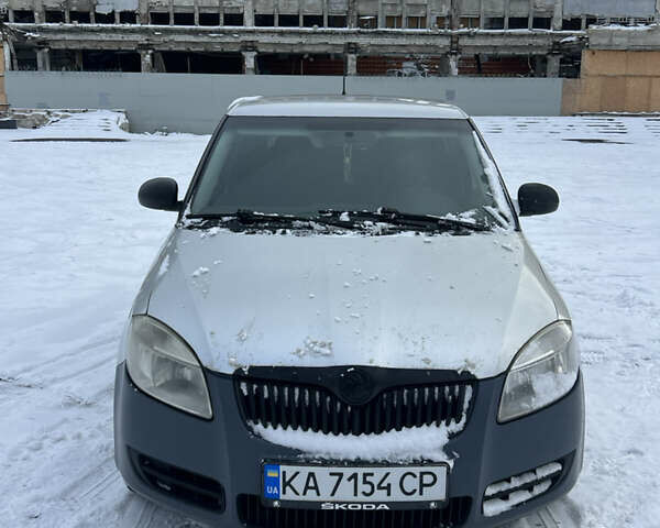 Серый Шкода Фабия, объемом двигателя 1.39 л и пробегом 200 тыс. км за 3800 $, фото 1 на Automoto.ua