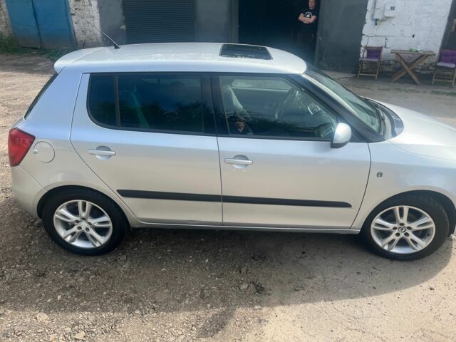 Серый Шкода Фабия, объемом двигателя 1.6 л и пробегом 265 тыс. км за 5100 $, фото 1 на Automoto.ua